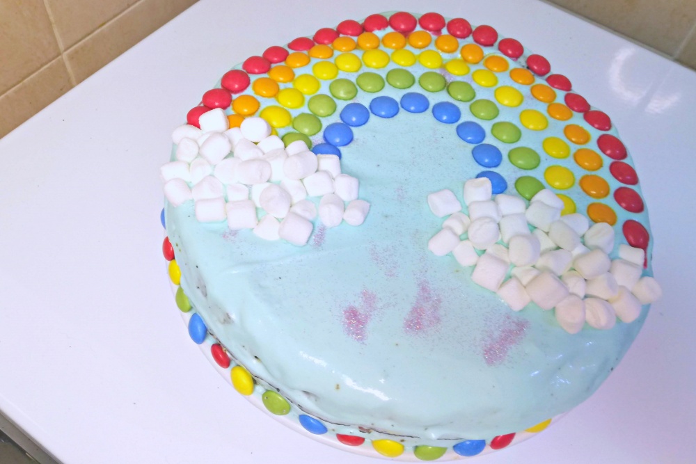 bolo aniversário arco-íris pintarolas